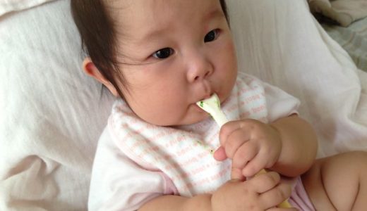 少しずつ離乳食・・