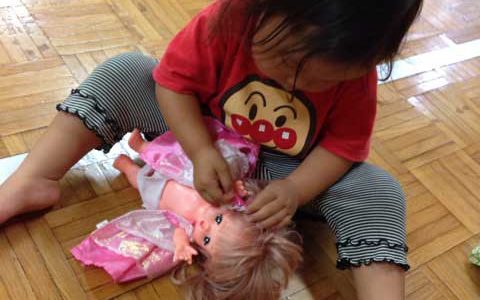 お着替えごっこ